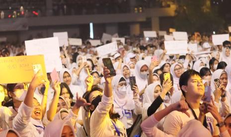 Universitas BSI (Bina Sarana Informatika) menyelenggarakan Pengenalan Kehidupan Kampus bagi Mahasiswa Baru (PKKMB) yang disertai dengan acara utama, Seminar Motivasi (Semot).