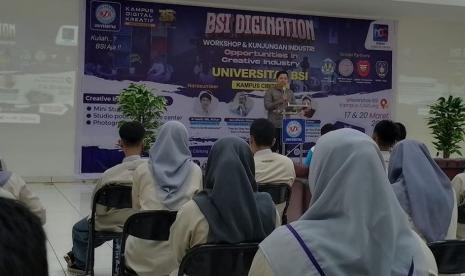 Universitas BSI (Bina Sarana Informatika) sebagai Kampus Digital Kreatif menggandeng perusahaan startup Digital Creative Center (DCC) atau Alfaone, sukses menyelenggarakan event BSI Digination 2023. Kegiatan ini berisi open house, talkshow digital creative, serta kunjungan industri bersama siswa-siswi SMKN 2 Cikarang Barat.