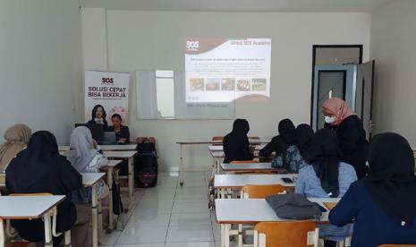 Universitas BSI (Bina Sarana Informatika) sebagai Kampus Digital Kreatif selalu peduli dengan karier dan masa depan alumni juga mahasiswa. Melalui BSI Career Center (BCC), Universitas BSI telah sukes menggelar campus recruitment bersama PT SOS (Shield-On Service Tbk) pada Rabu (3/5/2023) di gedung Rektorat Universitas BSI, jalan Kramat raya nomor 98, Senen, Jakarta Pusat.