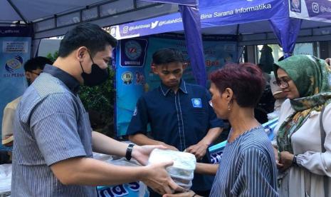 Universitas BSI (Bina Sarana Informatika), termasuk di Universitas BSI kampus Kramat, kembali menyelenggarakan Berbagi Sesama Insan, yakni berupa pembagian nasi box untuk berbuka puasa, yang telah menjadi agenda rutin yang dinantikan oleh warga sekitar, terutama di bulan Ramadhan.