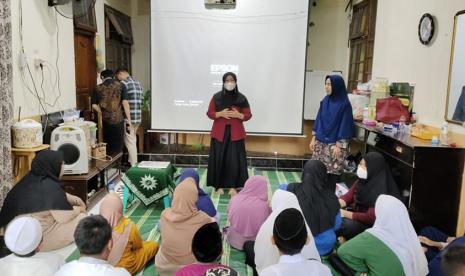 Universitas BSI (Bina Sarana Informatika) yang terdiri dari ketua pelaksana Muhammad Rifqi Firdaus dan beranggotakan Umi Faddillah, Lady Agustin Fitriana, Ahmad Fachrurozi serta beberapa mahasiswa mengadakan workshop bertajuk ‘Literasi Digital untuk Tingkatkan Produktivitas Remaja di Sosial Media’.