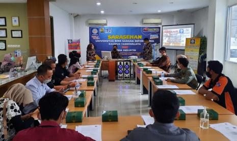 Universitas BSI kampus Tasikmalaya adakan acara sarasehan dengan dunia industri.