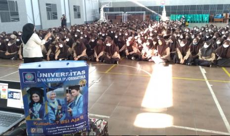 Universitas BSI kampus Tasikmalaya dan SMKN 1 Ciamis menggelar seminar soal karier dan kewirausahaan.