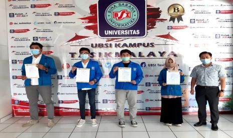 Universitas BSI Kampus Tasikmalaya memberikan beasiswa kepada mahasiswa yang berprestasi akademik maupun non-akademik.