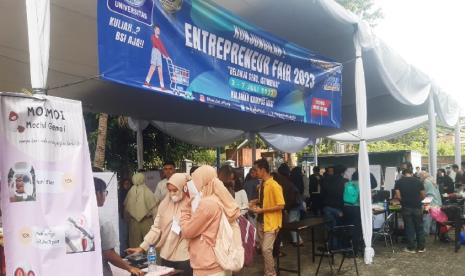 Universitas BSI menggelar Entrepreneur Fair di seluruh kampus.