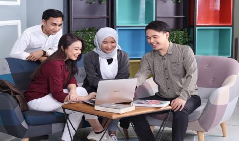 Universitas BSI menyediakan beasiswa Pendidikan bagi para insan kreatif yang berkecimpung di dunia digital yakni Beasiswa Digital Talent.