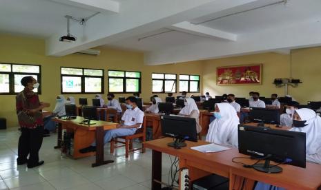 Universitas BSI sebagai kampus digital dipilih sebagai tim penguji eksternal dalam UKK SMKN 1 Pajangan.