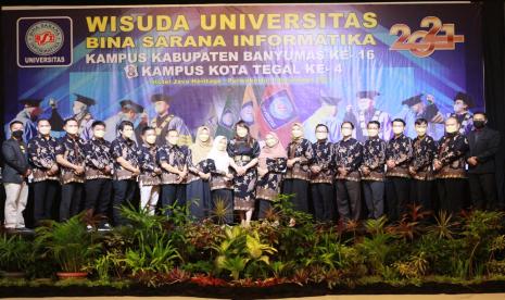 Universitas BSI sukses menggelar wisuda secara offline maupun online di masa pandemi Covid-19.