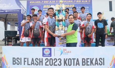 Universitas BSI telah sukses menggelar BSI FLASH 2023 Kota Bekasi selama sepekan, sejak Senin hingga Sabtu, 19-24 Juni 2023. Kompetisi sesi akhir di BSI FLASH Kota Bekasi ini melombakan cabor bola voli dengan total 15 tim yang mewakili sekolah-sekolah di Bekasi.