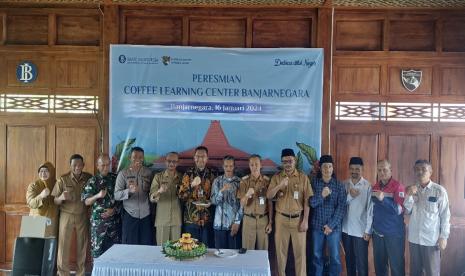 Universitas Gadjah Mada (UGM) bersama Bank Indonesia (BI) Purwokerto dan Pemerintah Kabupaten Banjarnegara meresmikan Coffee Learning Center (Pusat Pembelajaran Kopi) di Desa Babadan, Kecamatan Pagentan, Kabupaten Banjarnegara, Provinsi Jawa Tengah, Selasa (16/1/2023) lalu.