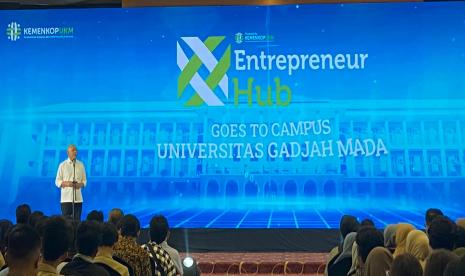 Universitas Gadjah Mada (UGM) menjadi tuan rumah acara Entrepreneur Hub Goes to Campus yang berlangsung di UC Bulaksumur pada Selasa (10/9/2024). Dihadiri oleh Menteri Koperasi dan UKM, Teten Masduki, fokus utama acara ini adalah pengembangan ekosistem kewirausahaan di Indonesia.