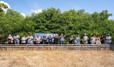 Universitas Gajah Mada (UGM), Artha Graha Peduli (AGP) bersama Forum Peduli Mangrove Bali (FPM-B) dalam momentum World Water Forum ke-10. 