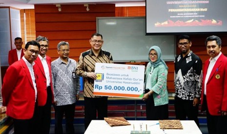 Universitas Hasanuddin (Unhas) menandatangani kerja sama dengan PT Bank Negara Indonesia Syariah dan PT Pelabuhan Indonesia (Pelindo), Selasa (18/12).