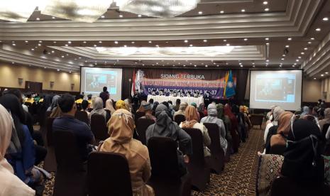 Universitas Insan Cendekia Mandiri gelar wisuda secara tatap muka, di Hotel Horison Kota Bandung, Senin (9/11).