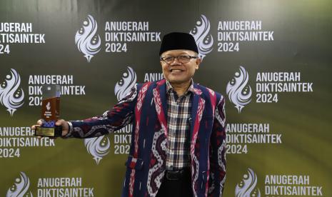 Universitas Islam Bandung (Unisba) kembali mencatatkan prestasi gemilang melalui Komunikasi dan Humas (Komhumas) yang berhasil meraih penghargaan dalam Anugerah Humas 2024 Kategori Perguruan Tinggi Swasta (PTS) Subkategori Media Sosial.