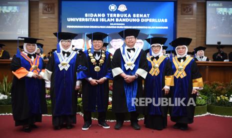 Universitas Islam Bandung (Unisba) kukuhkan lima guru besar dalam berbagai keilmuan, Kamis (26/02/2025).