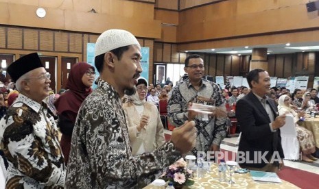 Universitas Islam Bandung (Unisba), menggelar Bandung Meeting on Global Medicine and Health, di Aula PT Bio Farma, Rabu (11/10). Hadir dalam acara tersebut Rektor Unisba Edi Setiadi dan Ketua Tim Penggerak PKK, Netty Prasetyani.