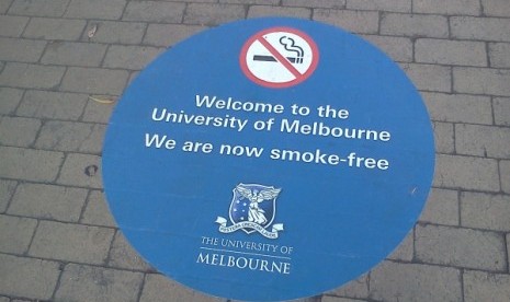 Universitas Melbourne sudah menerapkan kebijakan bebas rokok sejak 4 Februari 2014.