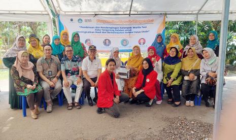 Universitas Mercu Buana (UMB) melakukan pembinaan dan pendampingan kepada Kelompok Wanita Tani (KWT) Cempaka, Batan Indah di Kota Tangerang Selatan