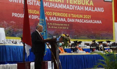 Universitas Muhammadiyah Malang (UMM) kembali melangsungkan gelaran wisuda pada Selasa (29/6) lalu. Wisuda UMM yang ke-100 tersebut dihadiri oleh Duta Besar Indonesia untuk Republik Rakyat China (RRC) Djauhari Oratmangun