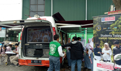 Universitas Muhammadiyah Malang (UMM) meluncurkan Mobil Kaca sebagai media untuk menyebarkan gerakan literasi di Jatim.