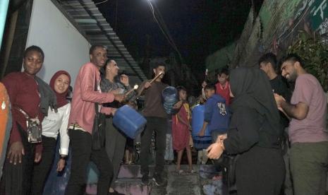 Universitas Muhammadiyah Malang (UMM) mengadakan kegiatan sahur di Jodipan, Kota Malang.