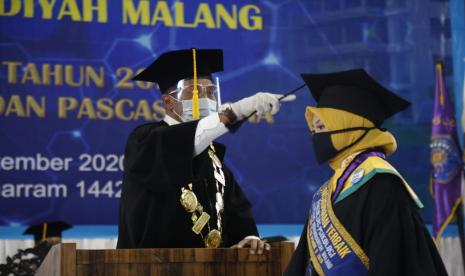 Universitas Muhammadiyah Malang (UMM) mengadakan wisuda luring secara bertahap, Senin (14/9)