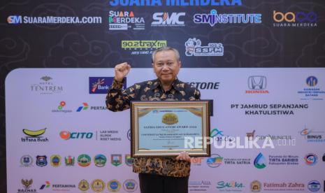 Universitas Muhammadiyah Surakarta (UMS) sebagai kampus Mencerahkan, Unggul, Mendunia mendapatkan penghargaan Satria Education Award 2024 kategori Kampus Moderasi Beragama yang diterima secara langsung oleh Rektor UMS, Prof Sofyan Anif, di Hotel Tentrem Semarang, Jumat (6/12/2024).