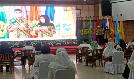 Universitas Negeri Jakarta (UNJ) mengadakan halalbihalal virtual dalam rangka mempererat tali silaturahmi sivitas akademika UNJ