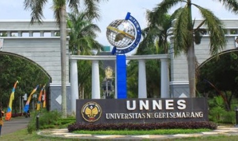 Universitas Negeri Semarang (Unnes). Unnes memberikan bantuan penanganan jenazah D yang diduga bunuh diri di Mal Paragon.