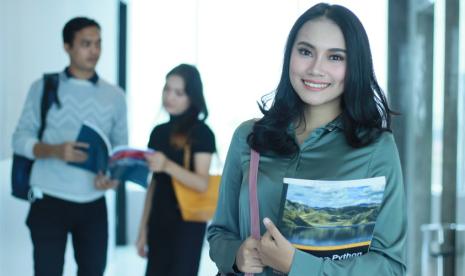 Universitas Nusa Mandiri (UNM) mengambil langkah strategis dalam mempersiapkan mahasiswa untuk menghadapi tantangan dan peluang di era digital yang terus berkembang dengan menyediakan Program Studi (Prodi) Bisnis Digital, bagi generasi muda saat ini.