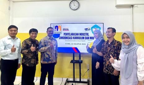 Universitas Nusa Mandiri (UNM) program studi (prodi) Bisnis Digital sukses menyelenggarakan acara sinkronisasi kurikulum dengan SMK Negeri 8 Jakarta.