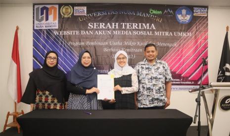 Universitas Nusa Mandiri (UNM) sebagai kampus Digital Bisnis memberikan hibah website e-commerce dan akun media sosial kepada mitra UMKM, yakni UMKM Okian dan UMKM Kopi Goenoeng Berjaya.