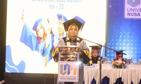 Universitas Nusa Mandiri (UNM) sebagai Kampus Digital Bisnis terus berkomitmen berkiprah membangun negeri. Wisuda UNM ke-35 yang berlangsung sukses di Sasana Kriya, TMII (Taman Mini Indonesia Indah), Jakarta pada Selasa (12/12) menjadi bukti nyata UNM dalam mencerdaskan generasi bangsa.