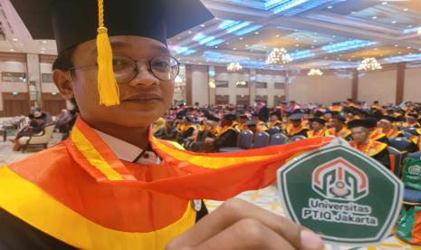 Universitas PTIQ Jakarta menggelar acara wisuda program sarjana, magister dan doktor 