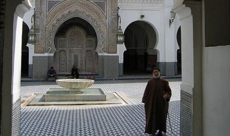 Universitas Qarawiyyin di Fes, Maroko, yang hingga saat ini masih beroperasi.