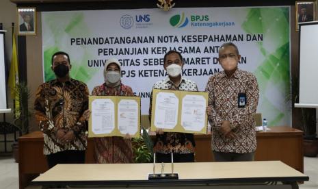 Universitas Sebelas Maret (UNS) Solo menjalin kerja sama dengan Badan Penyelenggaraan Jaminan Sosial (BPJS) Ketenagakerjaan untuk memaksimalkan implementasi program Merdeka Belajar Kampus Merdeka (MBKM). 