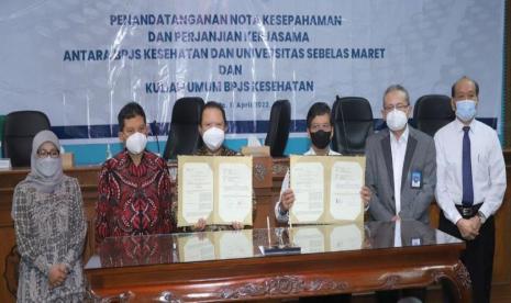 Universitas Sebelas Maret (UNS) turut merespon cepat Instruksi Presiden Nomor 1 tahun 2022 tentang optimalisasi Program Jaminan Kesehatan Nasional (JKN). Rencananya, UNS akan mensyaratkan kepesertaan JKN-KIS aktif dalam proses penerimaan mahasiswa baru tahun ajaran 2022/2023. 