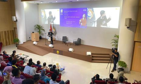 Universitas Siber Indonesia atau lebih dikenal sebagai Cyber University, mencatat keberhasilan luar biasa dalam penyelenggaraan seminar Cyber Education bertajuk Optimizing AI for Business Technology. Acara prestisius ini berlangsung di gedung baru lantai 2, Aula Fakultas Ilmu Komputer Universitas Indonesia, Depok, pada Selasa (30/1), dan menjadi pusat perhatian dunia pendidikan dan teknologi.