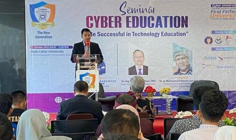 Universitas Siber Indonesia atau yang lebih dikenal sebagai Cyber University sukses menggelar Seminar Cyber Education bertajuk Be Successful in Technology Education. Seminar yang diadakan di Aula Kampus Cyber University, jl. TB Simatupang No.6, RT.7/RW.5, Tanjung Barat, Kec. Jagakarsa, Jakarta Selatan, pada Selasa (31/10/2023) lalu. Ini juga menjadi pengenalan program beasiswa yang tersedia di Cyber University.