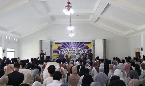 Universitas Teknologi Muhammadiyah. 