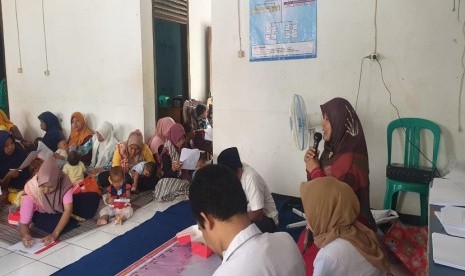 Universitas YARSI menggelar pelatihan kader Stunting dan penyuluhan kepada Ibu yang mempunyai anak Baduta (Bawah Dua Tahun) di daerah lokus stunting desa Langensari, kecamatan Saketi, Kab pandeglang. Kegiatan diadakan di balai desa langensari.