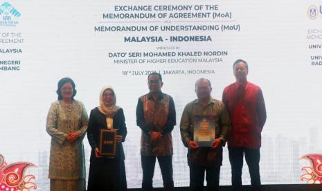 Universiti Utara Malaysia (UUM) menandatangani nota kesepahaman (MoU) untuk menawarkan program pascasarjana atau S2 di Universitas Islam Negeri (UIN) Sunan Ampel Surabaya dan UIN Raden Fatah Palembang.