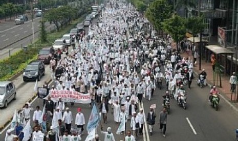 Unjuk rasa menuntut pembubaran Ahmadiyah