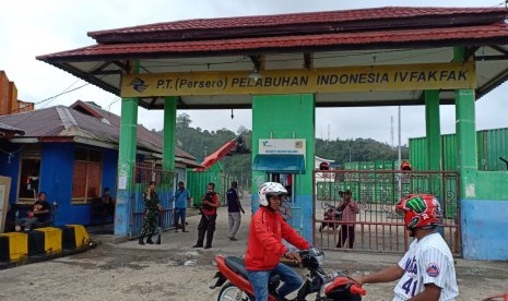 Unjuk rasa yang terjadi di Fakfak, Papua Barat, mendorong KSOP Fakfak meningkatkan pengamanan pelabuhan, Rabu (21/8).