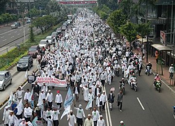 Unjuk rasa menuntut pembubaran Ahmadiyah