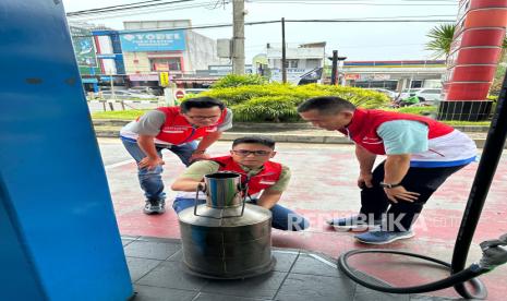 Untuk mempersiapkan keamanan energi jelang libur Natal 2024 dan Tahun Baru 2025 (Nataru), PT Pertamina Patra Niaga Regional Jawa Bagian Tengah melakukan inspeksi mendadak (sidak) ke beberapa SPBU di Provinsi Jawa Tengah (Jateng) dan Daerah Istimewa Yogyakarta (DIY) untuk melakukan pengecekan uji tera. Uji tera atau pengujian alat ukur pada SPBU ini dilakukan pada Rabu (20/11/2024) dan Kamis (21/11/2024).