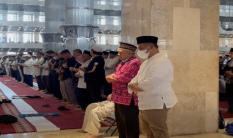 Untuk mendoakan para korban kerusuhan di Stadion Kanjuruhan, Malang, Jawa Timur, pada Jumat (7/10) Masjid Istiqlal Jakarta menggelar sholat ghaib.