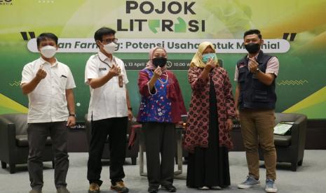 Untuk mengajak dan memotivasi generasi muda melakukan urban farming atau pertanian perkotaan, Direktorat Informasi dan Komunikasi Perekonomian dan Maritim, Ditjen Informasi dan Komunikasi Publik, Kementerian Kominfo menyelenggarakan Pojok Literasi, Urban Farming: Potensi Usaha untuk Milenial.