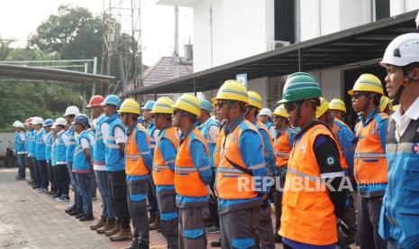 Untuk mengawal keandalan listrik selama Pilkada, PLN menyiagakan ribuan petugas yang tersebar di seluruh Indonesia. Para petugas ini sebelumnya telah mendapatkan pengarahan lewat Apel Siaga Kelistrikan Pilkada 2024 yang digelar oleh seluruh unit PLN.